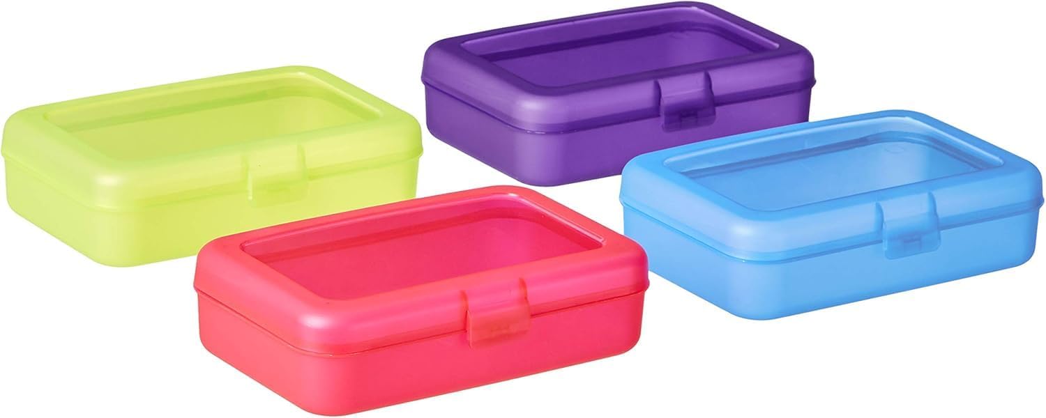 Amazon Basics Paquete de 4 Estuches Grandes para Lápices – Caja de lápices de plástico duradero para útiles escolares – Estuches de organización estudiantil multicolor para suministros de oficina