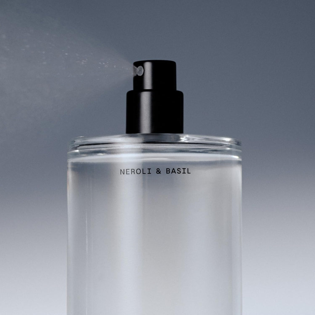 Salt & Stone Neblina Corporal, Aroma de Sándalo y Vetiver, Spray para Cabello y Cuerpo Infundido con Cuidado de la Piel para Mujeres y Hombres, Fragancia Hidratante con Glicerina y Algas Rojas, Vegano | Spray corporal perfumado cálido y amaderado, fraganc