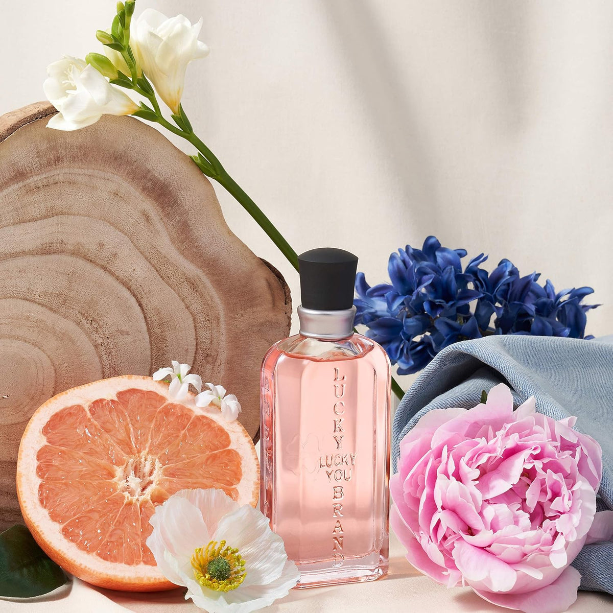Lucky Brand Lucky You para mujer set de regalo | Eau de toilette cítrico floral fresco para mujer. Perfume con notas de pomelo rojo rubí, sándalo cremoso y peonía.